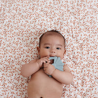cam-cam-copenhagen-flower-teether-petroleum-cam-1035-03