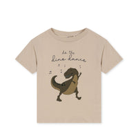 konges-slojd-famo-tee-gots-french-oak-kong-s23ks4674-fo-18m
