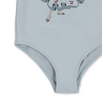 konges-sløjd-strut-swimsuit-grs-niagara-mist-kong-s24ks101060-nm-6m