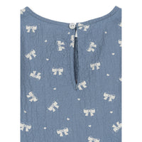 konges-sløjd-vida-dress-gots-boucle-blue-kong-w25ks104033-bobl-2y