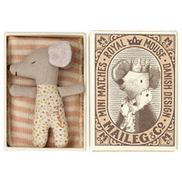 maileg-sleepy-wakey-baby-mouse-in-matchbox-rose-mail-17200401