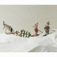 maileg-winter-mouse-with-ski-set-dad-blue-play-toy-mail-17430500-04
