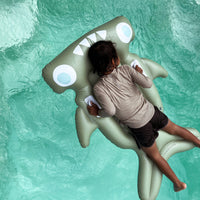 sunnylife-kids-lie-on-float-salty-the-shark-khaki-sunl-s51klogr