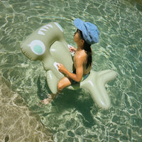 sunnylife-kids-lie-on-float-salty-the-shark-khaki-sunl-s51klogr