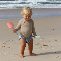 sunnylife-sand-spade-rake-apple-sorbet-multi-play-toy-sunl-s61ssras-06