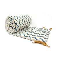 nobodinoz-cot-bumper-zigzag-blue-01