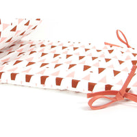 nobodinoz-cot-bumper-pink-terracotta-triangles-02