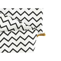 nobodinoz-cot-bumper-zigzag-black-01