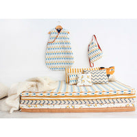 nobodinoz-mattress-blue-honey-triangles-02