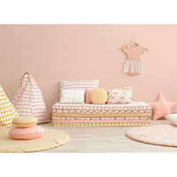 nobodinoz-cushion-athena-pink-honey-sparks-03