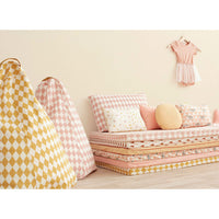 nobodinoz-cushion-neptune-pink-honey-sparks-05