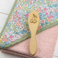 barnabe-aime-le-café-bath-towel-carlotta-barn-cabain-carlotta- (2)