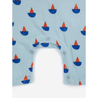 bobo-choses-sail-boat-all-over-playsuit-bobo-s23123ab049-6m-