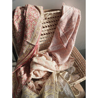 bonheur-du-jour-paris-girl-scarf-raspberry-unique-bdj-adult-absynthe-ra-unique- (12)