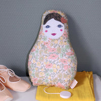 barnabe-aime-le-cafe-matryoshka-musical-doll-baby-toy-play-music-barn-mamu-02