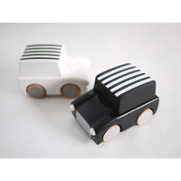 kukkia-kuruma-classic-wooden-wind-up-car-stripes-black- (2)