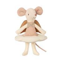 maileg-angel-stories-big-sister-mouse-in-book- (5)