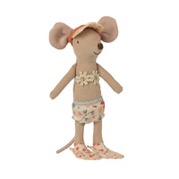 maileg-beach-mice-big-sister-in-cabin-de-plage- (3)