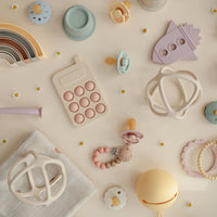mushie-teether-rocket-soft-lilac-mush-2560456- (3)
