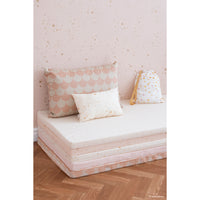 nobodinoz-pythagoras-rectangle-cushion-gold-stella-dream-pink- (4)
