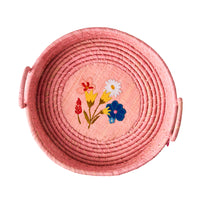 rice-dk-raffia-round-bread-basket-with-flower-embroidery-pink-rice-bsbre-floi- (2)
