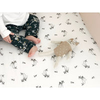 rose-in-april-fitted-sheet-olivia-fawn-print-ecru- (2)