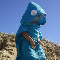 sunnylife-beach-hooded-towel-shark-tribe-deep-blue-sunl-s3vbhtst- (3)