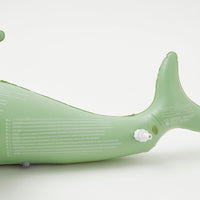 sunnylife-inflatable-sprinkler-shark-tribe-khaki-sunl-s3psprst- (6)