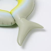 sunnylife-kiddy-pool-ring-shark-tribe-khaki-sunl-s3lkpost- (4)