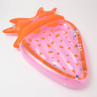 sunnylife-luxe-lie-on-float-strawberry-pink-berry-sunl-s3lliesb- (2)