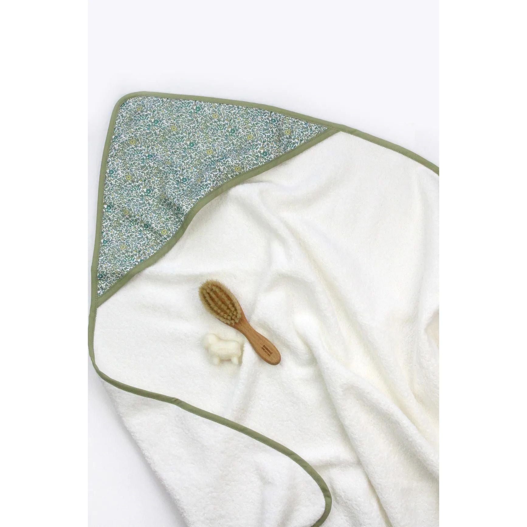 barnabe-aime-le-caf-bath-towel-andr-a-79x79cm-baby-nursery-clothing-wear-fashion-accessories-barn-cabain-andrea-02