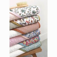 barnabe-aime-le-caf-bath-towel-lison-79-x-79-cm-baby-nursery-clothing-wear-fashion-barn-cabain-lison-05