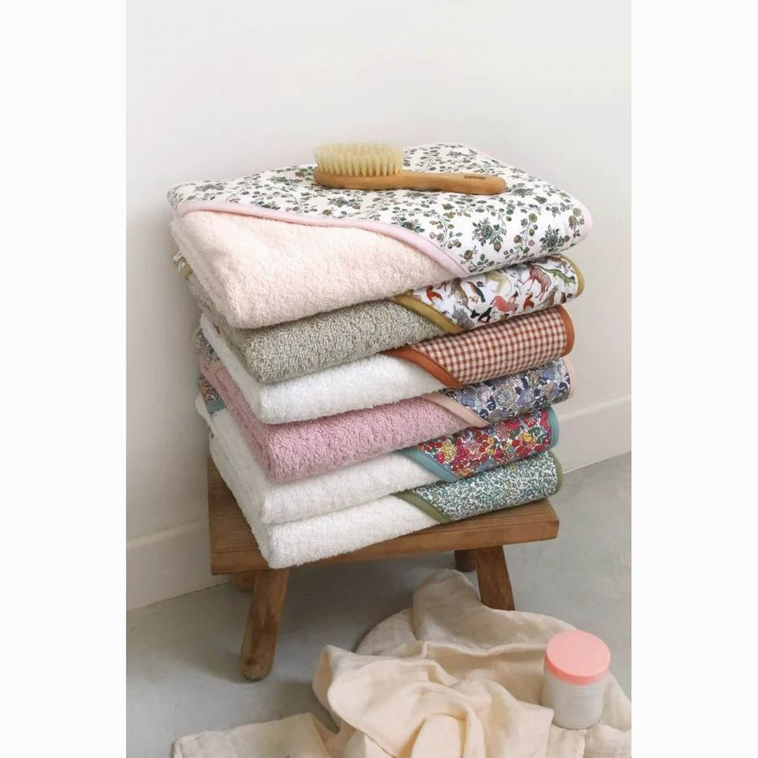 barnabe-aime-le-caf-bath-towel-victor-79x79cm-baby-nursery-clothing-wear-fashion-barn-cabain-victor-05