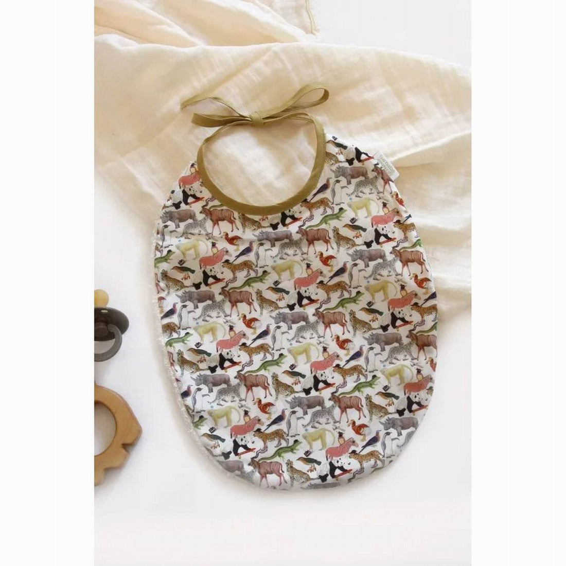 barnabe-aime-le-caf-bib-victor-22-x-29-cm-baby-nursery-barn-babo-victor-02