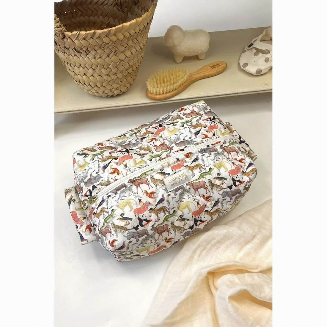 barnabe-aime-le-caf-cube-pouch-victor-9-x-22-x-14-cm-clothing-wear-fashion-accessories-barn-toil-cube-victor-01