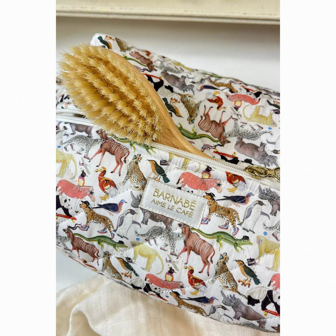 barnabe-aime-le-caf-cube-pouch-victor-9-x-22-x-14-cm-clothing-wear-fashion-accessories-barn-toil-cube-victor-03