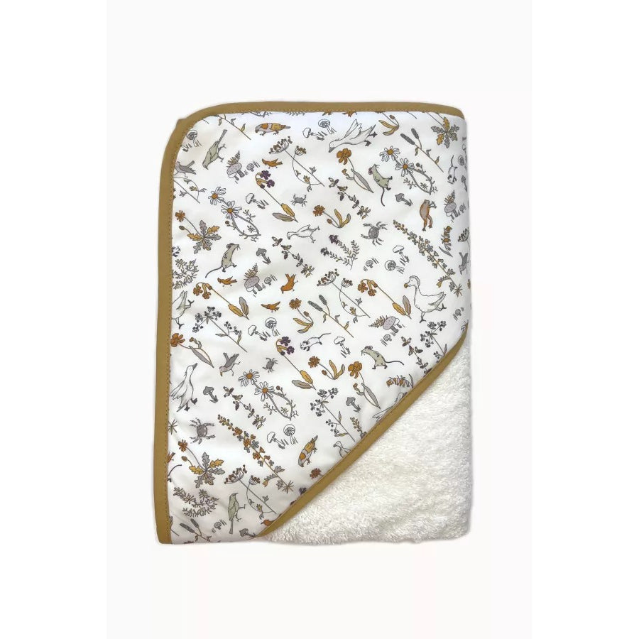 barnabe-aime-le-café-bath-towel-camille-2025-79x79cm-barn-cabain-camille2025