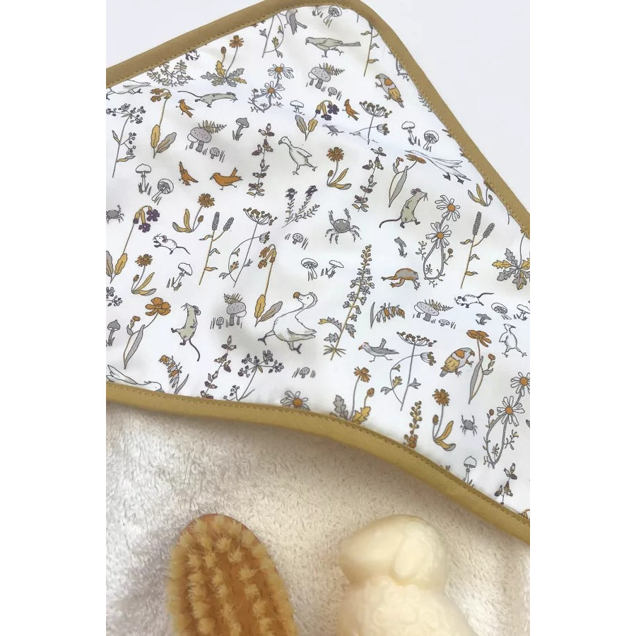 barnabe-aime-le-café-bath-towel-camille-2025-79x79cm-barn-cabain-camille2025