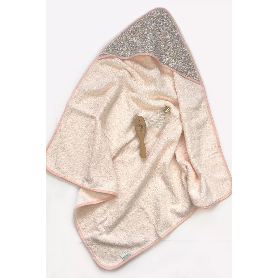 barnabe-aime-le-café-bath-towel-juliette-2025-79x79cm-barn-cabain-juliette2025