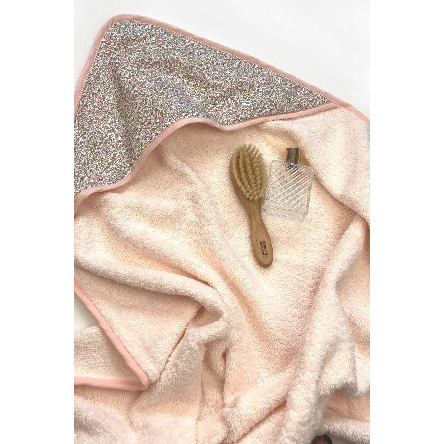 barnabe-aime-le-café-bath-towel-juliette-2025-79x79cm-barn-cabain-juliette2025