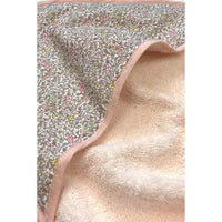 barnabe-aime-le-café-bath-towel-juliette-2025-79x79cm-barn-cabain-juliette2025
