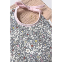barnabe-aime-le-café-bib-katie-2025-22x29cm-barn-babo-katie2025