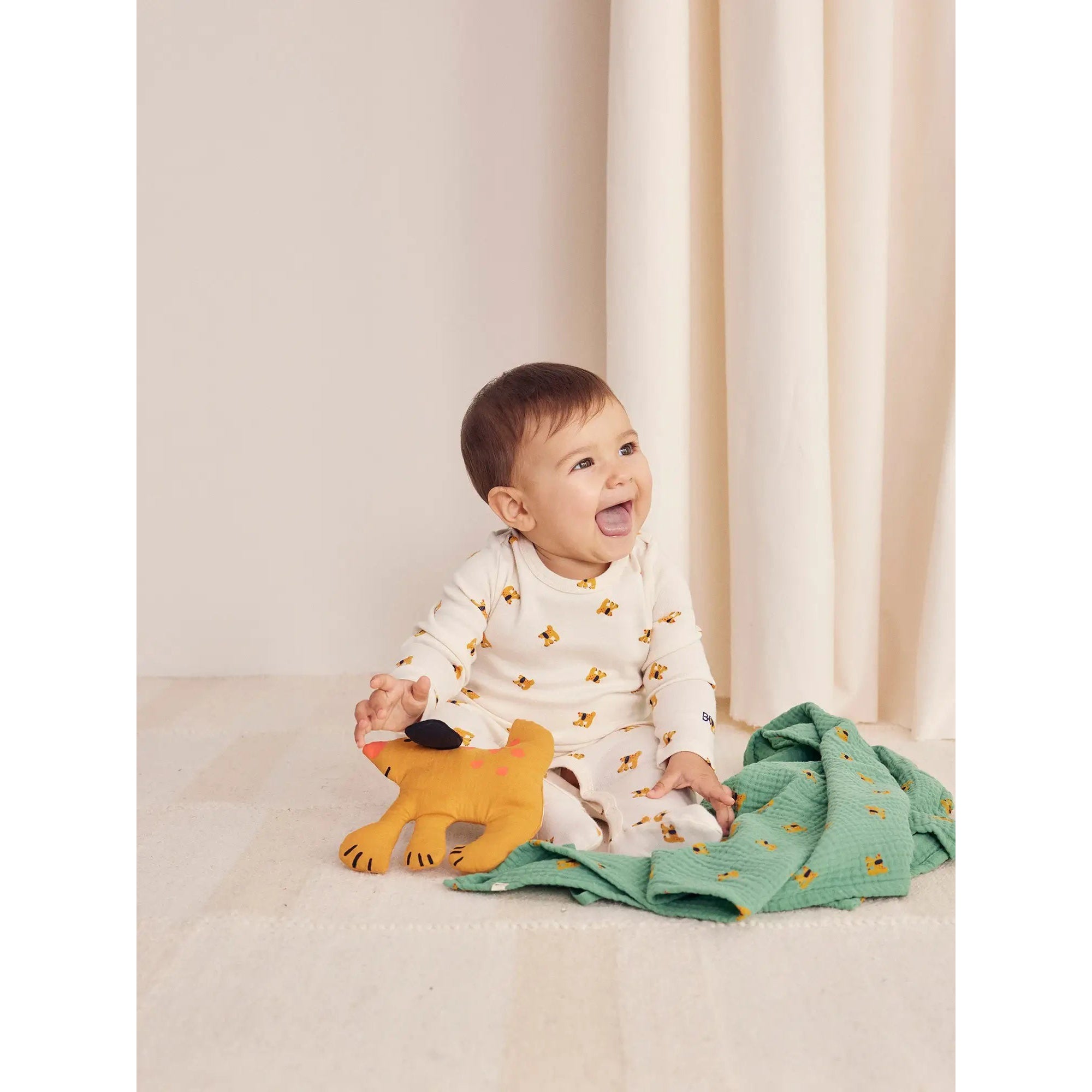 bobo-choses-baby-fairy-dog-gift-set-overall-doudou-blanket-green-bobo-w24b224ab106-6m