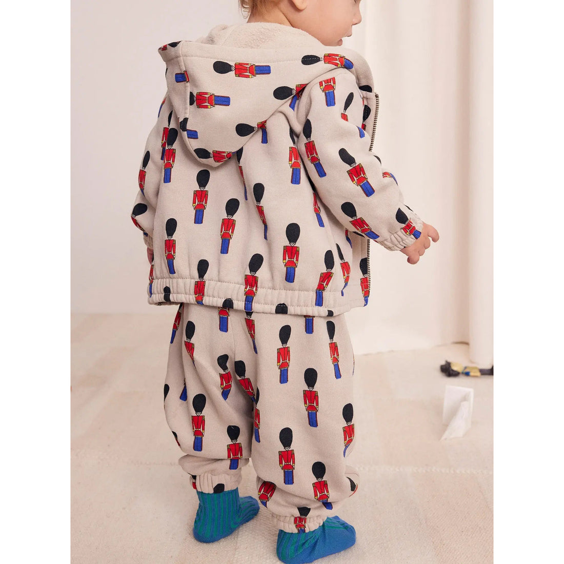 bobo-choses-baby-little-tin-soldiers-all-over-zipped-sweatshirt-offwhite-bobo-w24b224ab043-12m