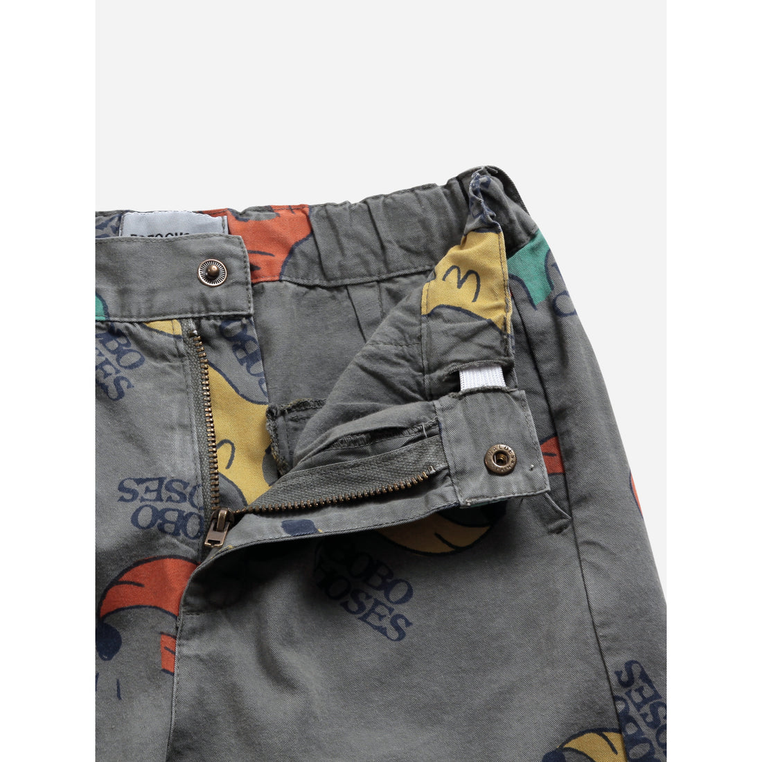 bobo-choses-sniffy-dog-all-over-woven-bermuda-shorts-bobo-s22-122ac063-2-3y
