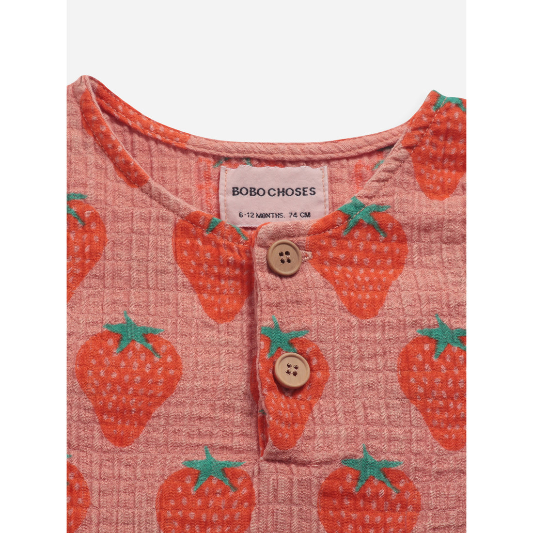 bobo-choses-strawberry-all-over-woven-playsuit-bobo-s22-122ab042-12-18m