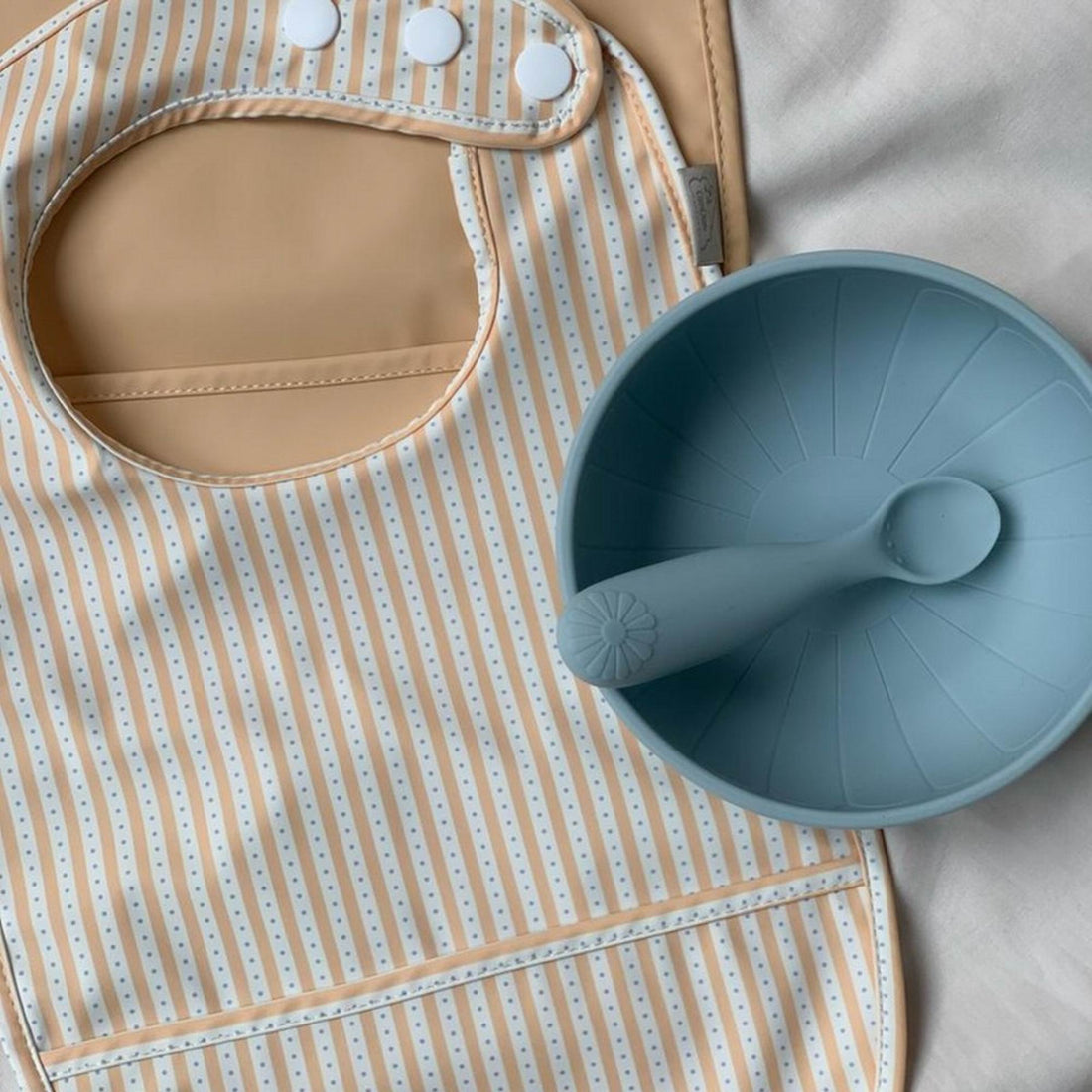cam-cam-copenhagen-bib-w-pocket-2-pack-oatfield-baby-nursery-cam-925-p94-02