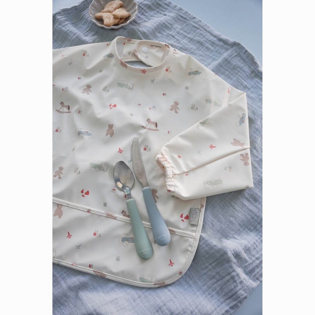 cam-cam-copenhagen-sleeved-bib-vintage-toys-baby-nursery-cam-924-p101-02