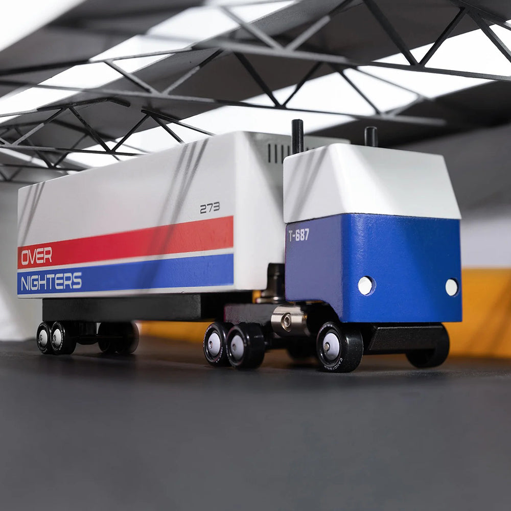 candylab-candytruck-overnighters-semi-truck