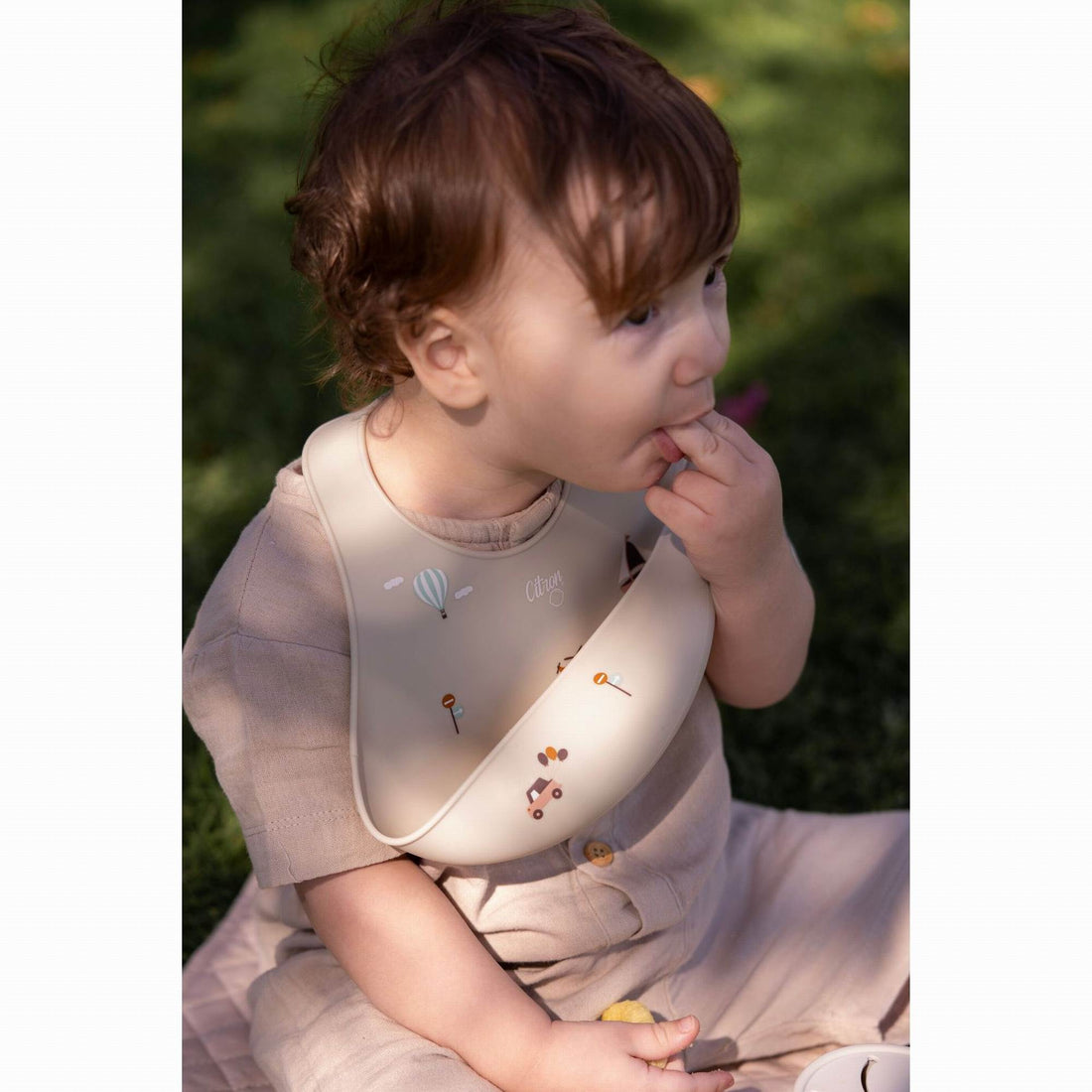 citron-silicone-bib-vehicles-baby-nursery-citr-65006-05